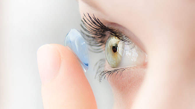 Anwendung Kontaktlinsen­anpassung